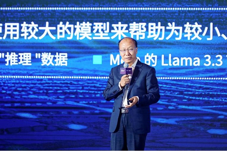 联想领跑大模型2.0时代,基础设施全面升级加速AI普惠