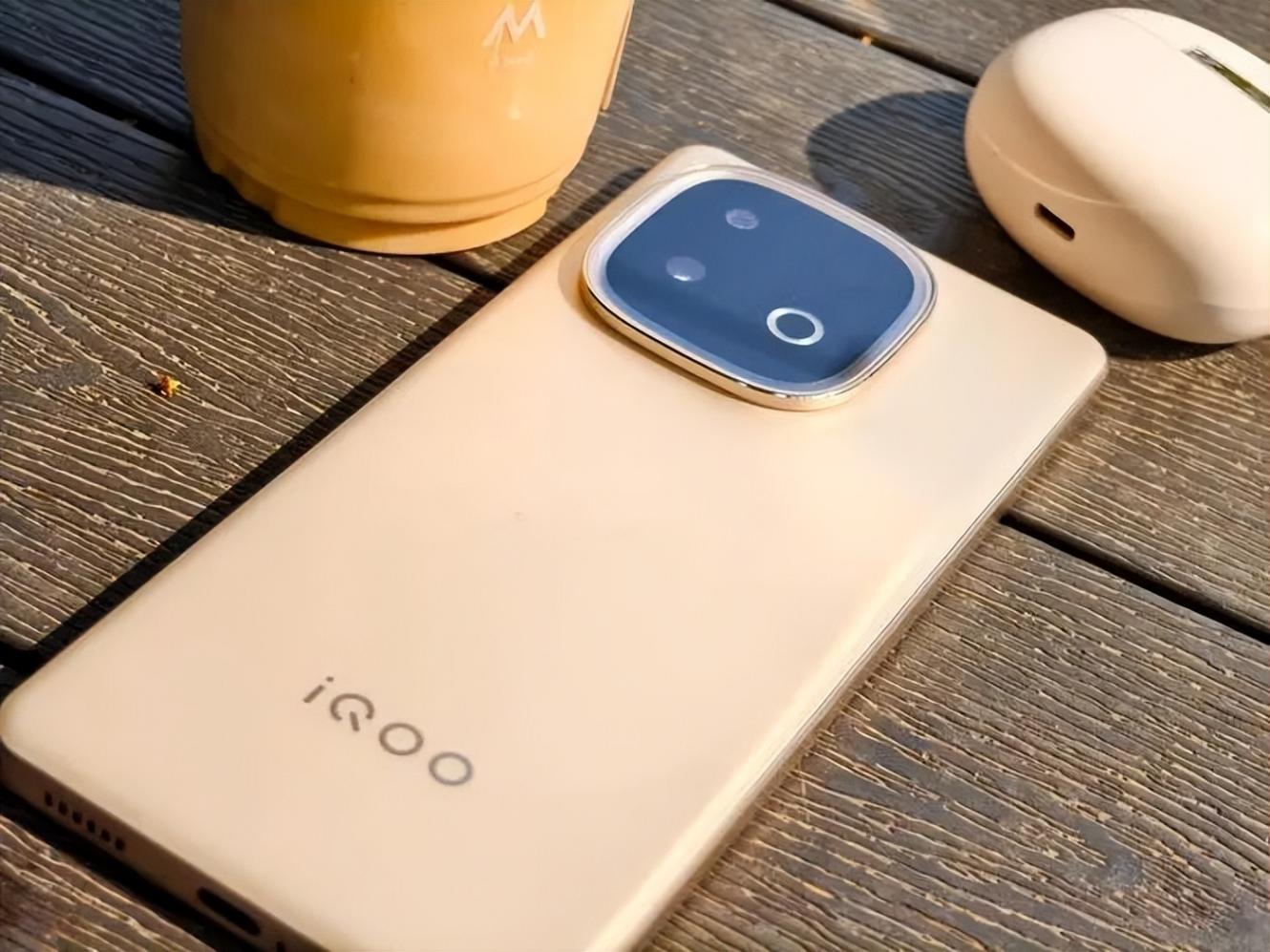 爆冷!红米 iQOO 血拼 1699 元,千元机性价比榜首竟是它?