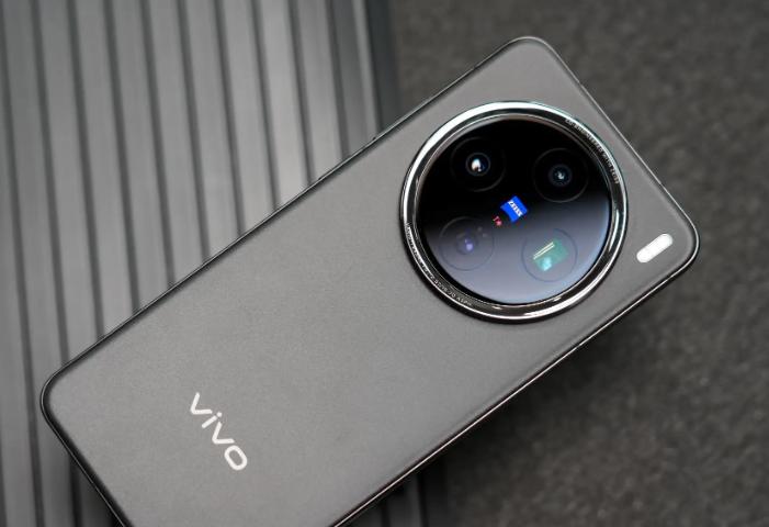 3000档打架!一加vivo努比亚三星旗舰横评:骁龙8Gen4对决折叠屏
