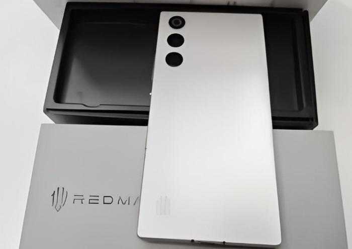 3000档打架!一加vivo努比亚三星旗舰横评:骁龙8Gen4对决折叠屏