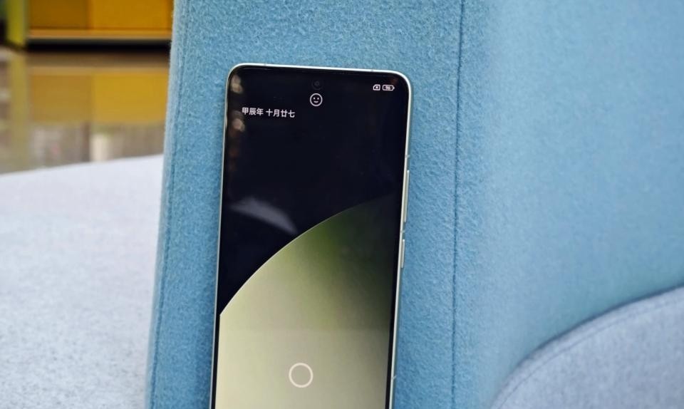 红米K90系列再曝新料:屏幕尺寸增大,潜望镜头测试中
