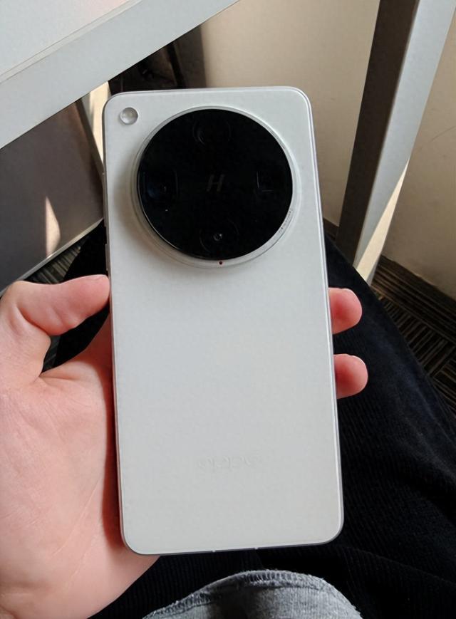 2025 手机行业格局下的 OPPO:坚守与突破