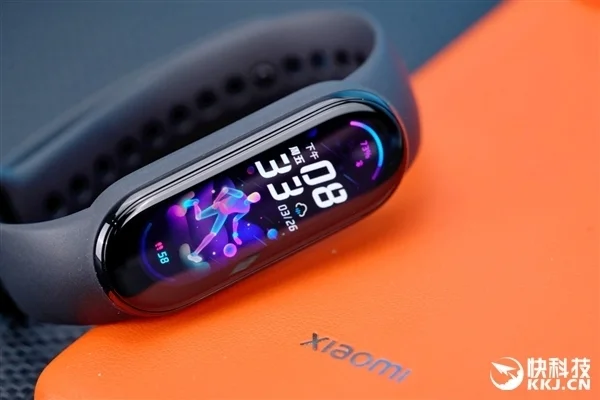 小米手环10/9真机对比图来了：史诗升级 首次四边等宽！