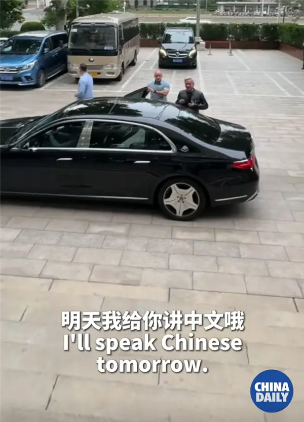 英伟达CEO黄仁勋今天首次中文演讲：直言好紧张 要好好练习中文