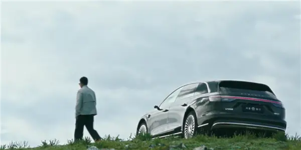 称亲自开上了陡坡 余承东晒享界S9T实车：颜值与实力并存