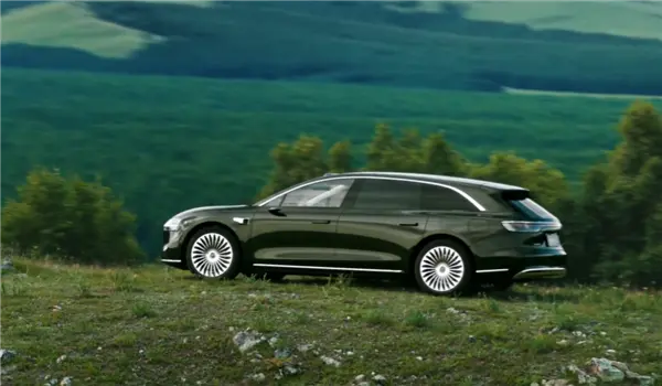 称亲自开上了陡坡 余承东晒享界S9T实车：颜值与实力并存