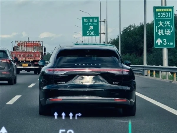 称亲自开上了陡坡 余承东晒享界S9T实车：颜值与实力并存