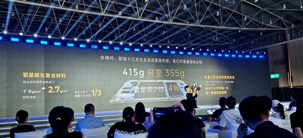 首款搭载本地大模型办公本来了！科大讯飞X5正式发布：4999元起