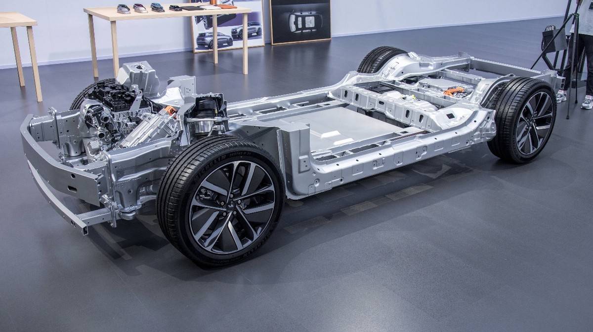 停产Pro,Max打9折,李想变相承认i8首秀失败