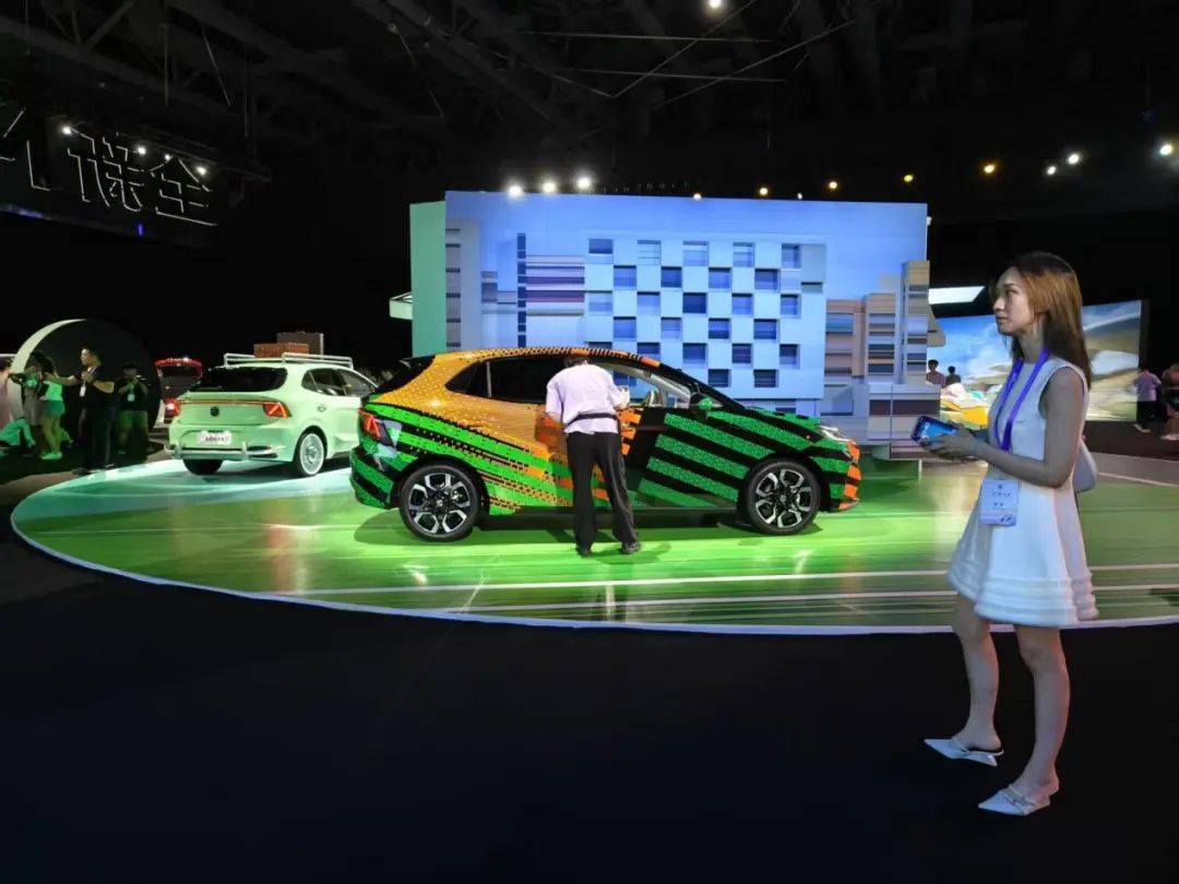 月亮与六便士:上汽邵景峰谈“箭头灯”执念